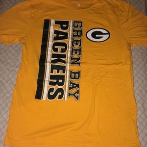 Green Bay Packers tee.